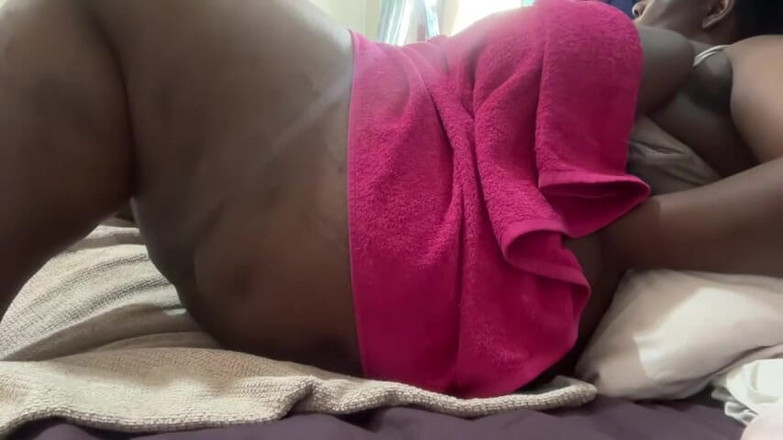 Legendary Booty Overdose: Fetiș somnoros al unei femei super-mari și frumoase