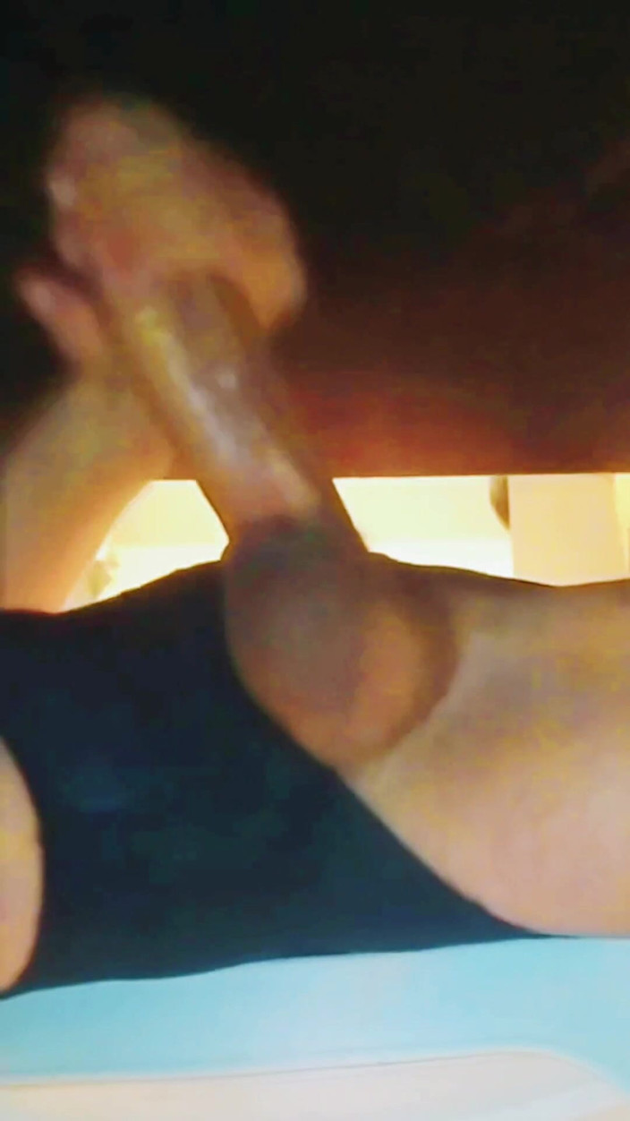 Naughty Cock: Ngocok kontol berantakan waktu jam istirahat kerja, bikin lantai kantor...