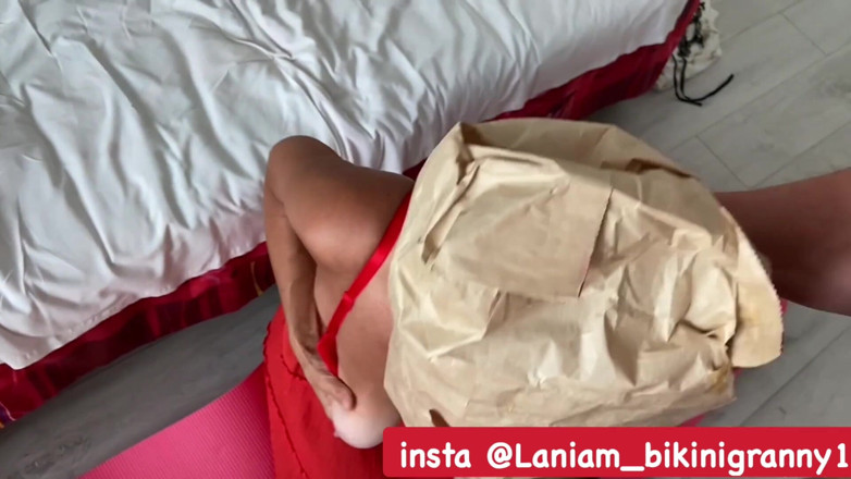 TaniaMilf: Nine orta yaşlı seksi kadın aşırı oral seks sperm yutuyor...