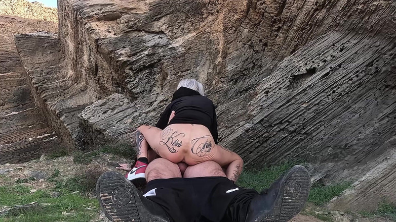 EROTICONLY: Morena monta polla dura hasta el orgasmo