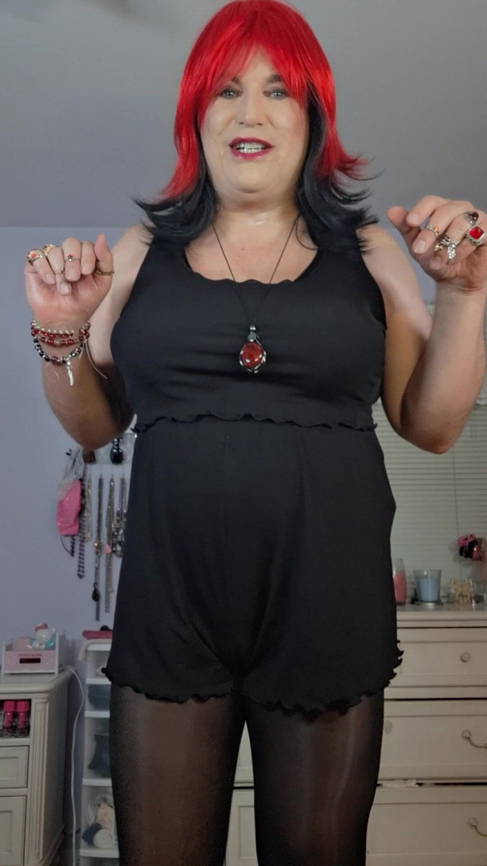 Victoria Lecherri: Going Out in Shiny Black Pantyhose!