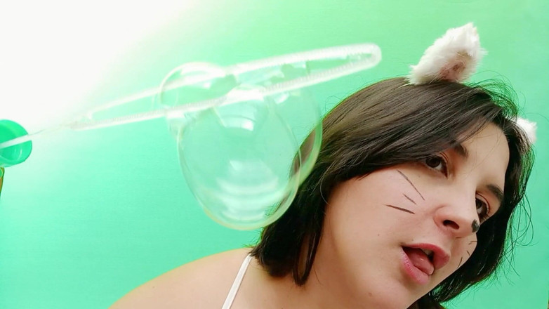 melu_world: Fata Kitty Kat suge bule de săpun la tine - Bunny...