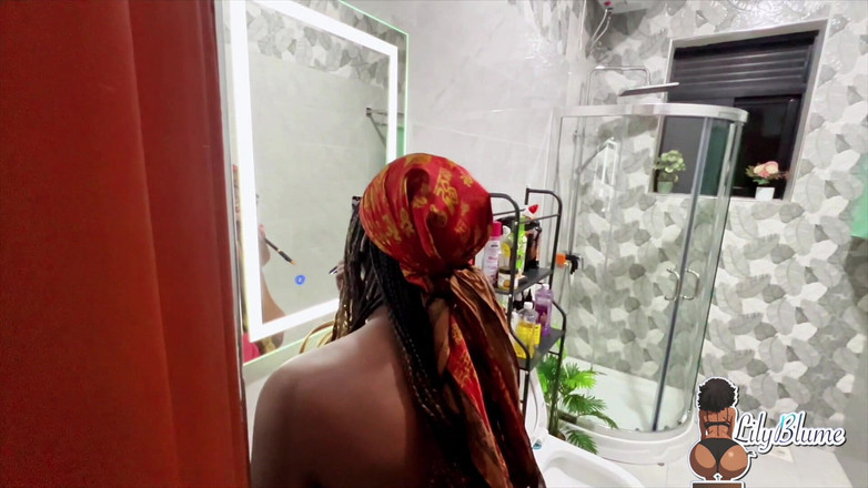 Afrocummy: Badezimmer-sex mit nachbarin, bevor sie ein date geht