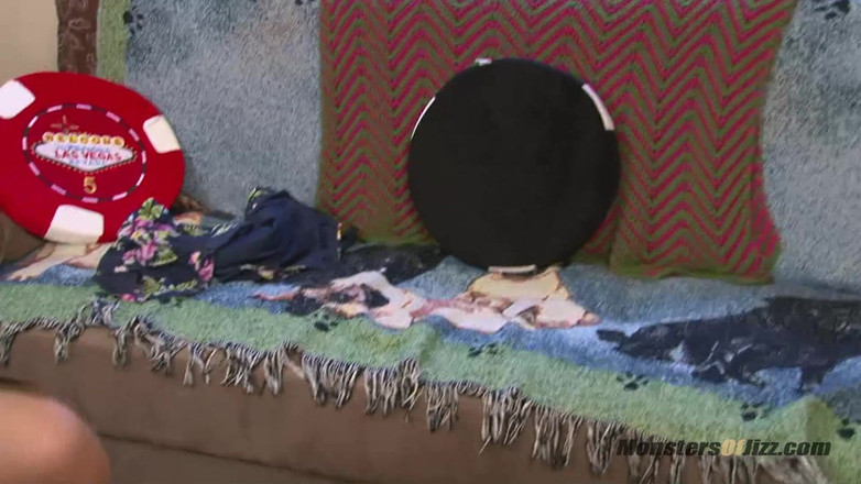 Monsters Of Jizz: Tiffany je přibita obrovskými velkými černými péry