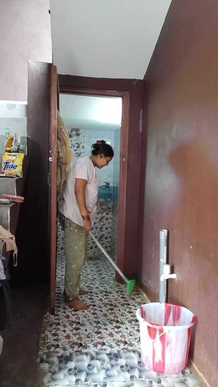 Puja555: Puja Bhabhi Morning Blogs Scéna úklid Domu v koupelně