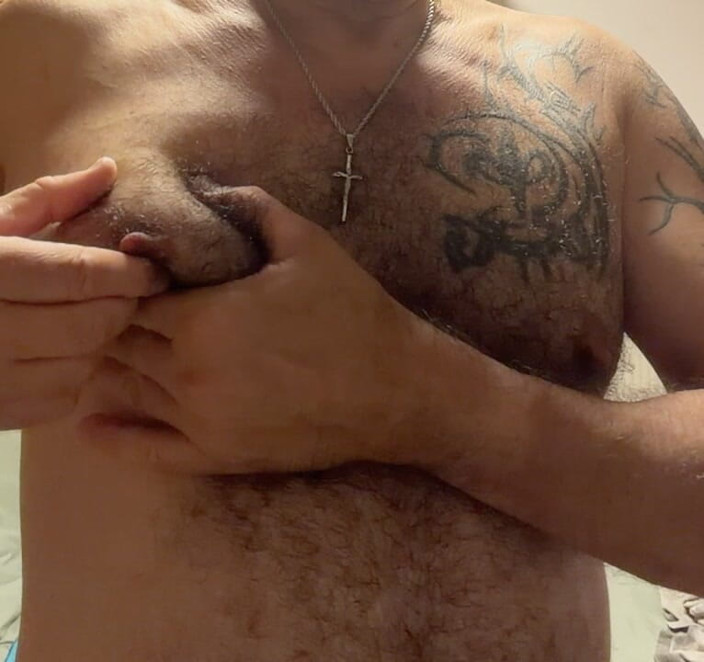 Kilus bear: Pecs &amp; Nipples Play