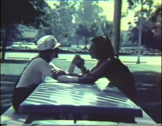 Vintage Usa: Heiße retro-sexszene mit einem bösen schätzchen, das es gerne von...