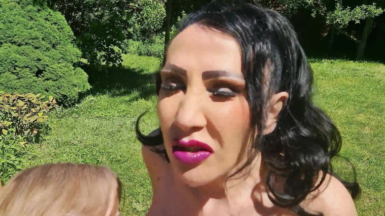 Nicole Dupapillon: Обмен соками киски