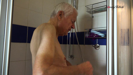 Lovely Male Fetish: Poslána do sprchy a oholená
