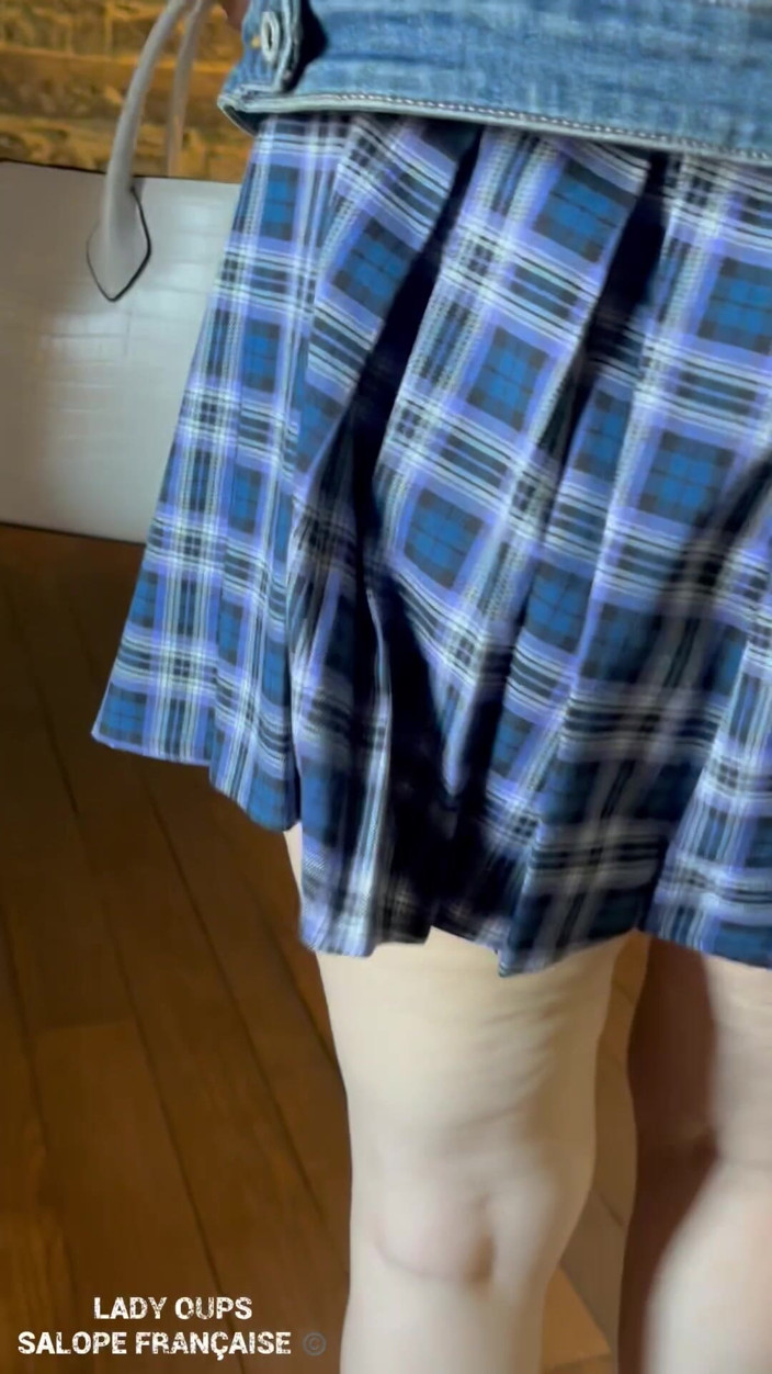 Lady Oups: Folge Meinem Minirock Und Meinem Plug