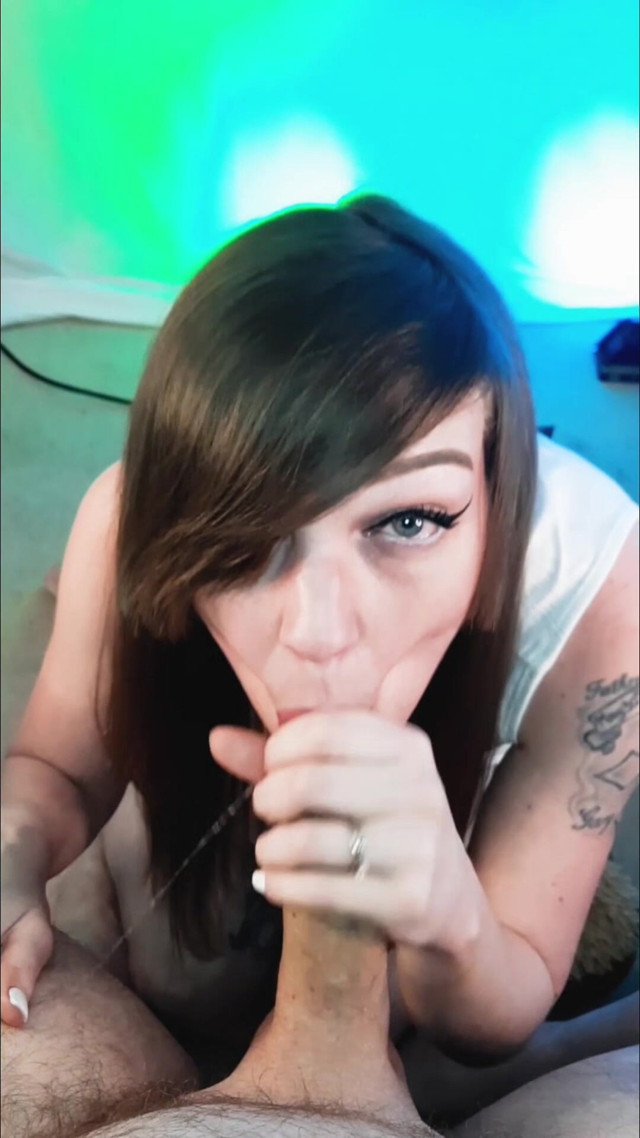 Amateur Brunette Wife Gives POV Blowjob to a Mature Big Cock (Gamer girl Roxy)