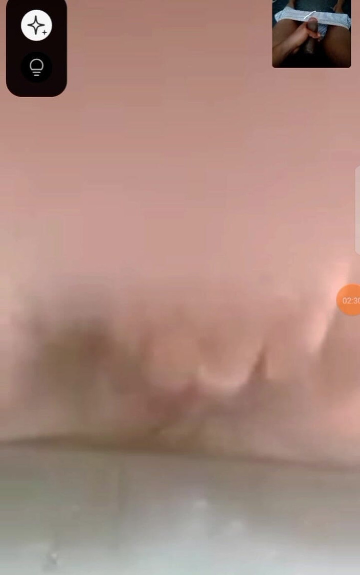 Me and my new slut: धोखेबाज परिपक्व विवाहित महिला वीडियो कॉल पर अपने खिलौने वाले लड़के के साथ चुदाई करती है