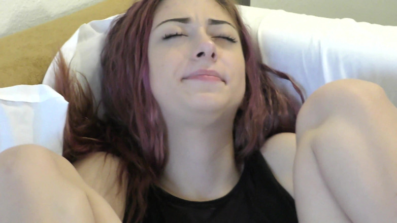 Real Amateur Sluts: Melancap dildo pertama Nikole.