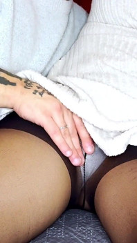 Non, Putain Non... Si Tu Veux, Tu Peux Toucher Ma Chatte Par Le Dessus Des Collants Pendant Que Je Touche Ta Bite!