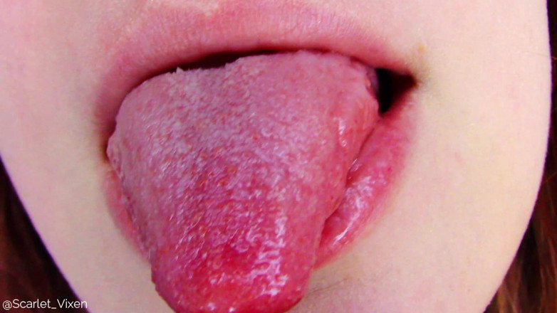 Scarlet Vixen: Spettacolo con la lingua bollente e leccate bagnate