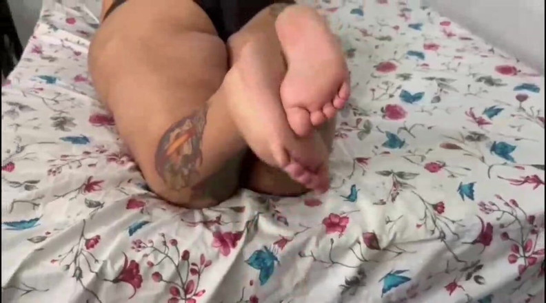 Mary Jhuana: Pulchna dziewczyna z pulchnymi stopami dla ciebie