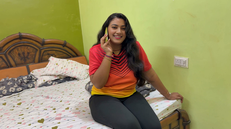 Hotty_ragini: Stiefschwester erwischt von ihrem freund in oyo Room, sie trägt...