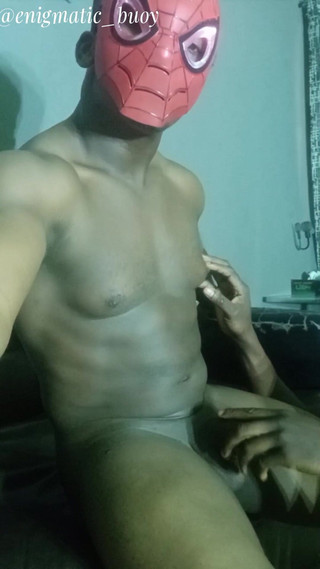 Enigmatic Buoy: Как твинк побрил мои жопы и заставил мой хуй расти в его рту
