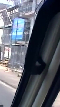 Com tesão morena milf dedos pingando buceta em aventura no banco de trás
