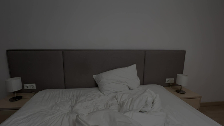 Vincent Vega: Abang tiriku terjatuh di ranjangku