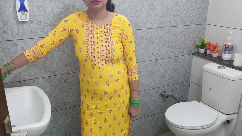 Saarabhabhi6: Mama vitregă indiancă sexy l-a futut pe fiul vitreg murdar în...