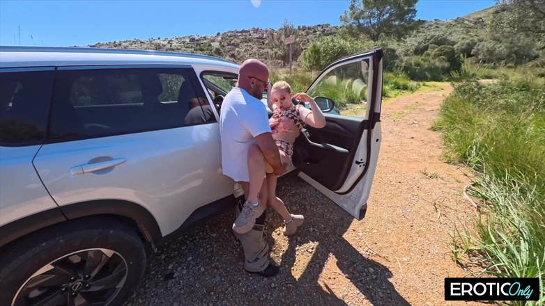 EroticOnlyClips: Blondie Muda Fucked Hard Luar Rumah, Blowjob Dan Menelan