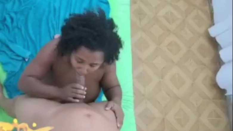 CASALNUTTELA: Un fund gros și plinuț care face esquirt anal în același timp