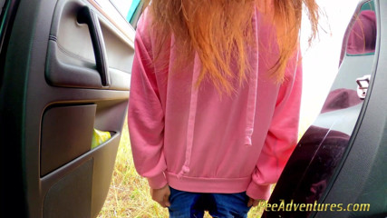 Pee Adventures: Зміна її мокрих шортів на сухі штани