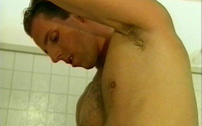 Gay 90's Vintage Porn: Качок наслаждается оральной игрой No5