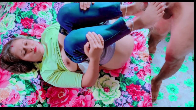 Lust Suman: Krásná sexy holka má sex doma