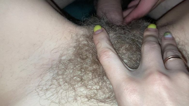 Risky Hairy Couple: Большой хуй трахает волосатую киску крупным планом