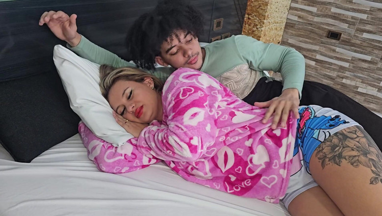 KerentSleen: Big Tits Stepmom Doesn't Like to Be Alone in Bed