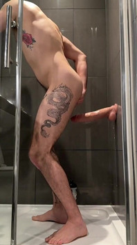 Culo affamato bloccato gioca con un enorme dildo mostruoso da 10 pollici