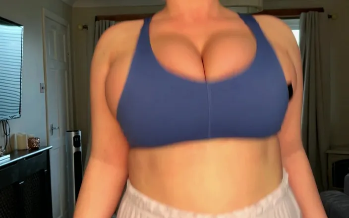 JessieHH: Jumping Slow Motion 4K Downloadable