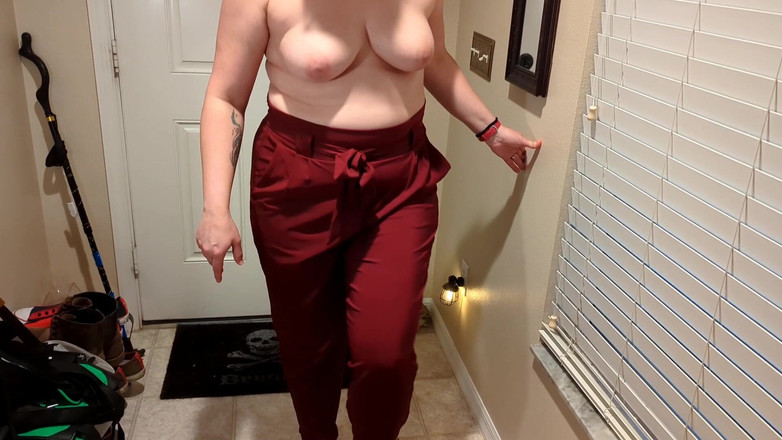 Always Fun No Pants: Sexy manželka se svléká a tře si její ošukanou kundičku...