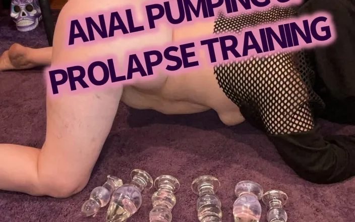 Kinky Midwest Meadows: Twerking Good Girl Showing off Butt Plugs.