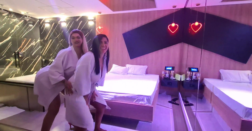 Casal Mattos Trans: Warming-up in het motel: Nicoly en de blonde trans dansen...