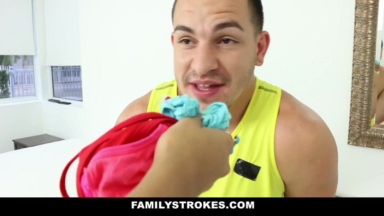 Family Strokes: สาวลาติน่าเซ็กซี่เย้ายวนพี่ชายแท้ๆ ร้อนแรง