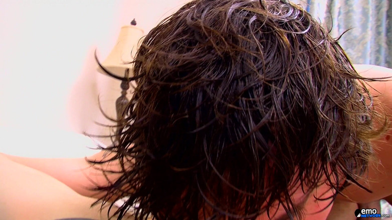 Homo Emo: Cummy gönnt sich für schwanzlutscher