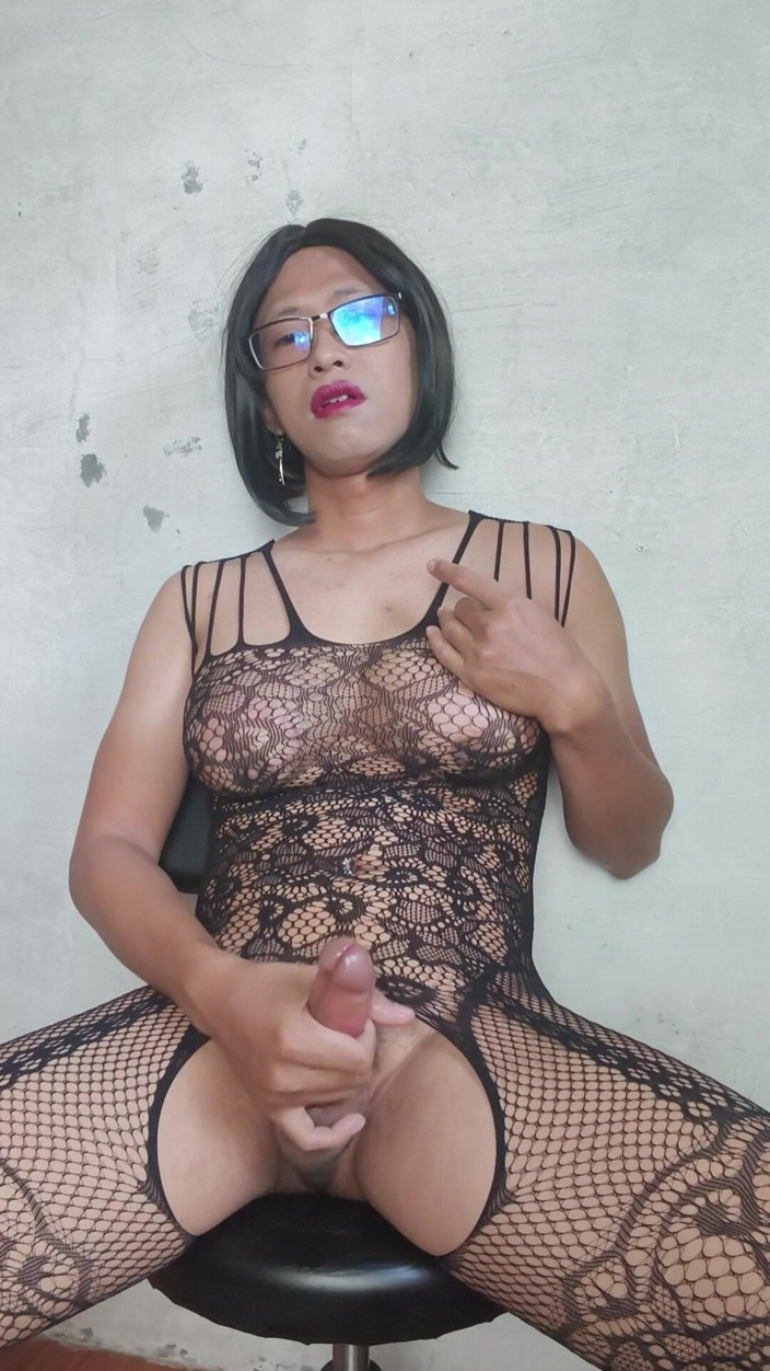 Mitha Zhe: Big Tits Tranny Mitha Zhe Handjobs