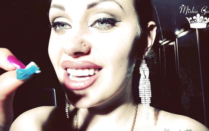Goddess Misha Goldy: Mengunyah 3 Ikan Lezat! Jimat!