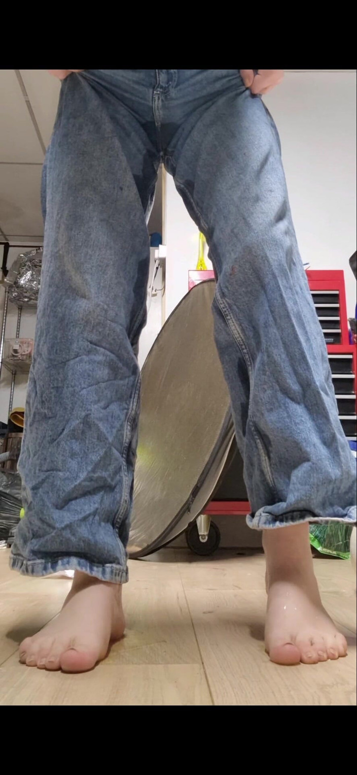 Lillia Cena: 오줌 싸기, 빈, 청바지, 바닥에 팬티 - 3 Vids