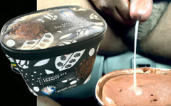 Jamdown26: Murzyn szarpanie czarnego kutasa do ogromnego obciążenia lodami