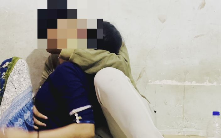 NikiRathod: 服を脱ぎ、キス、おっぱいを押し付け、彼女はそれを愛しています-2日目パート1