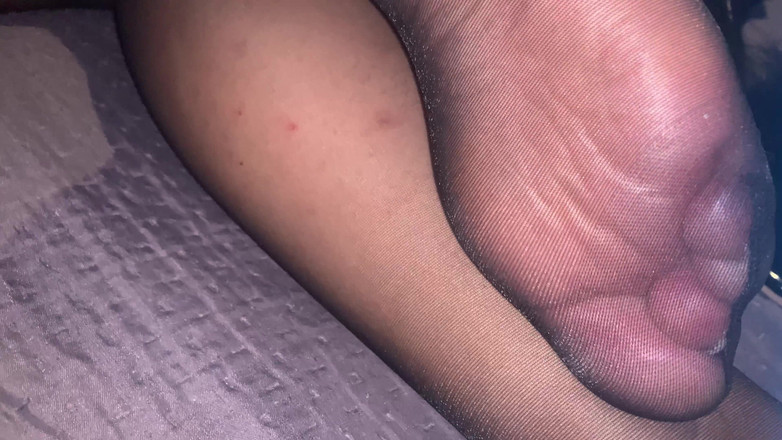 CoppiaCollant: Piedi in collant neri per masturbarsi e sborrare