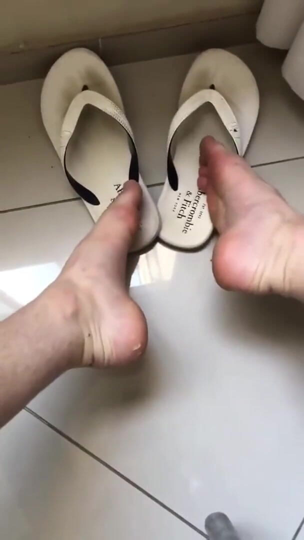 Riu Melo: Abercrombie &amp; fitch: foot worshipped