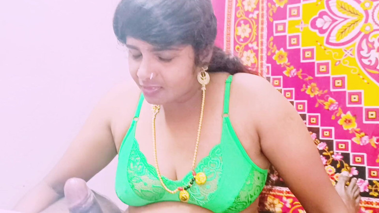 Telugu honey lips: Desi macecha hluboko přes kouření.
