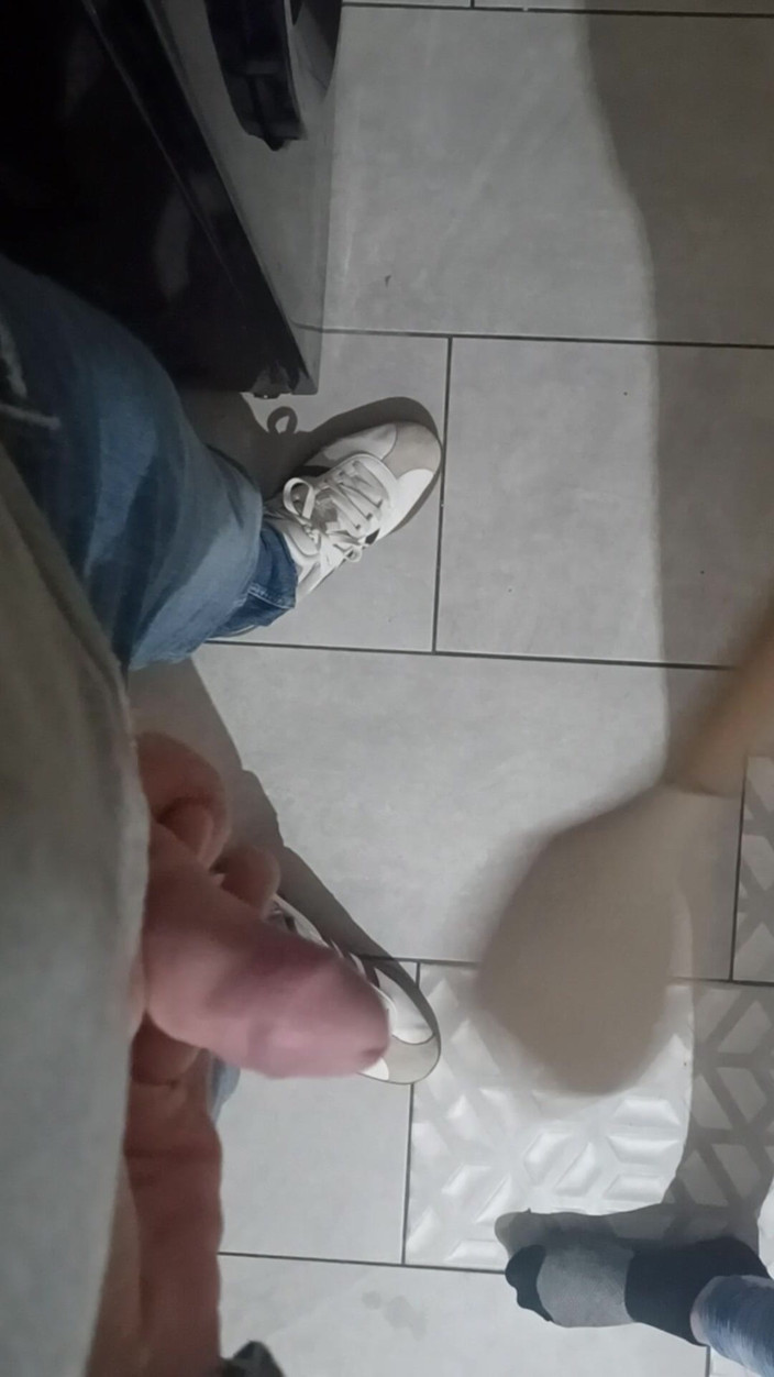 Clit Eastwood: Si sbatte il cazzo e le palle con una dura...
