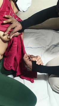 Mars di hutan Nita mendapat gelang dari pacarnya di hutan