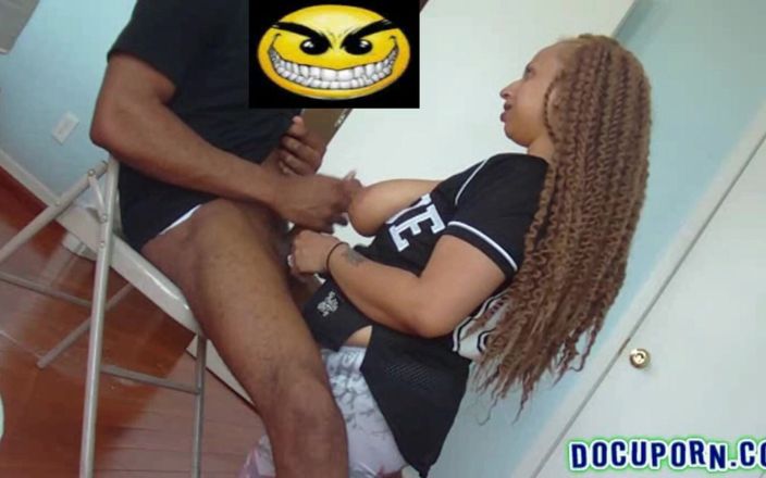 Behind the nasty: Cewek sange ini lagi asik raksasa pria kulit hitam